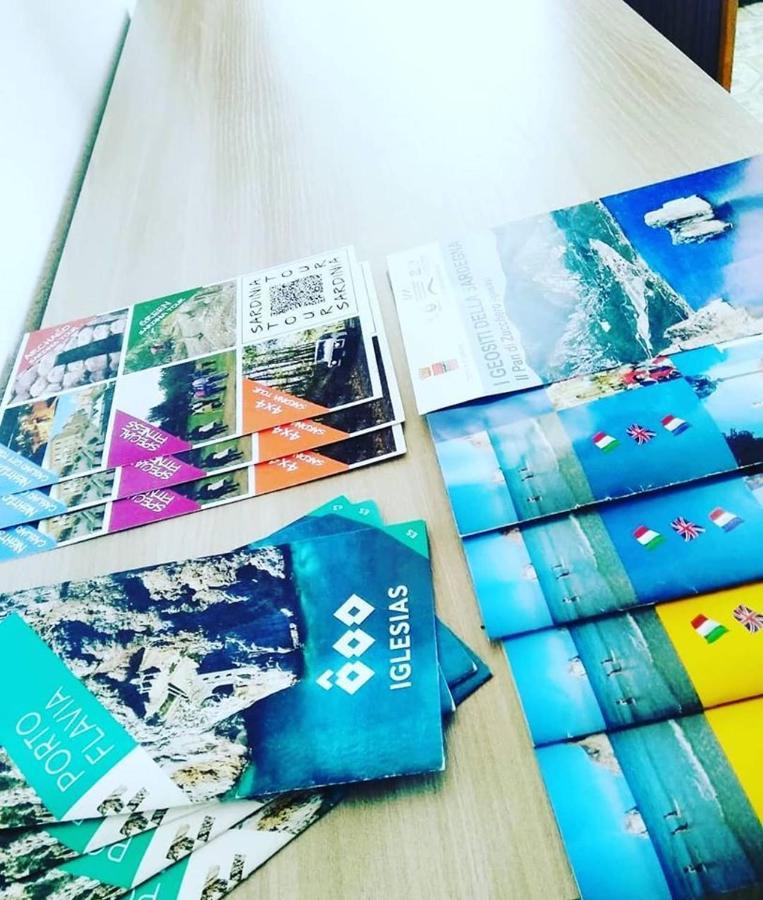 Centro Azzurro Villa Иглесиас Екстериор снимка